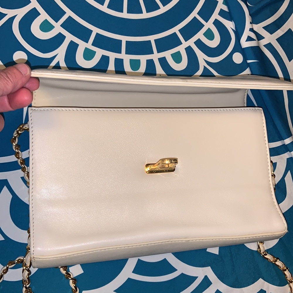 Lord & Taylor Vintage ivory white leather shoulder Crossbody with chain strap. - Picture 6 of 11